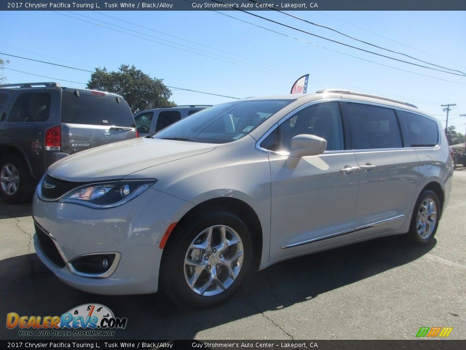 2017 Chrysler Pacifica Touring L Tusk White / Black/Alloy Photo #3