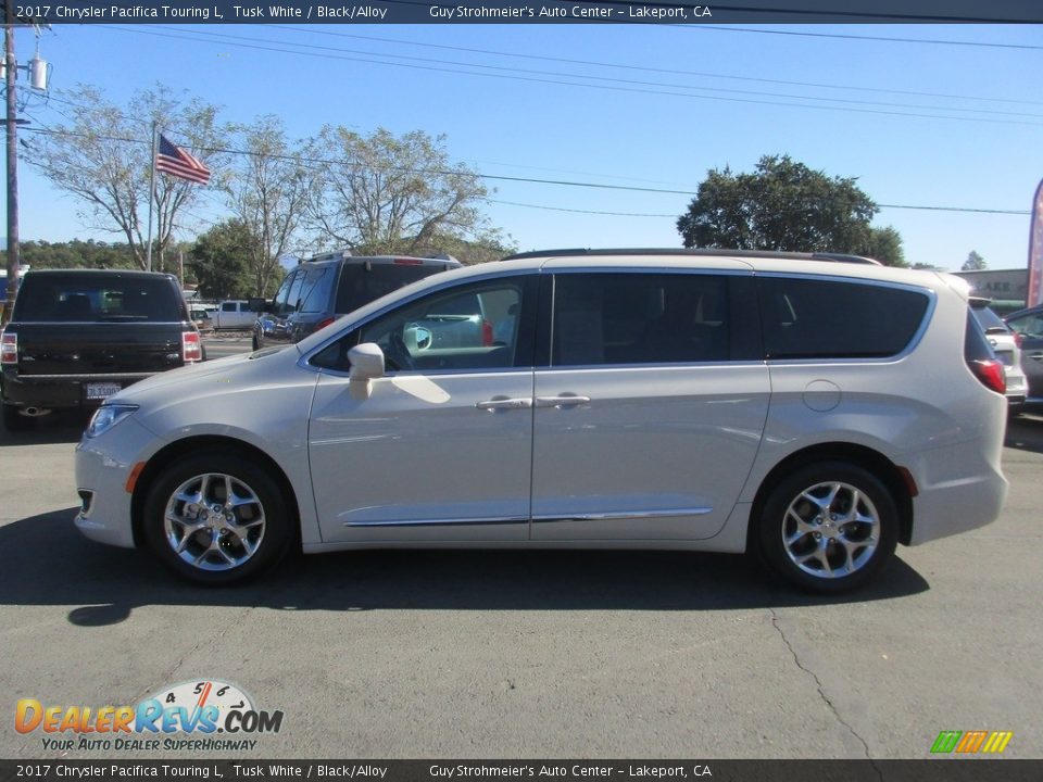 2017 Chrysler Pacifica Touring L Tusk White / Black/Alloy Photo #4