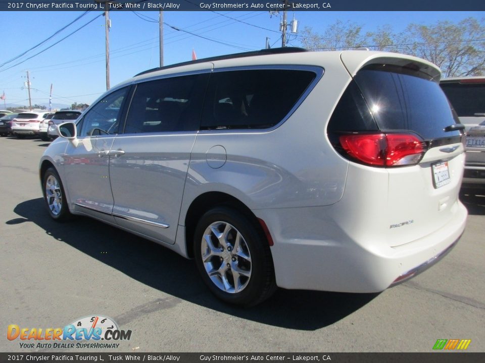 2017 Chrysler Pacifica Touring L Tusk White / Black/Alloy Photo #5
