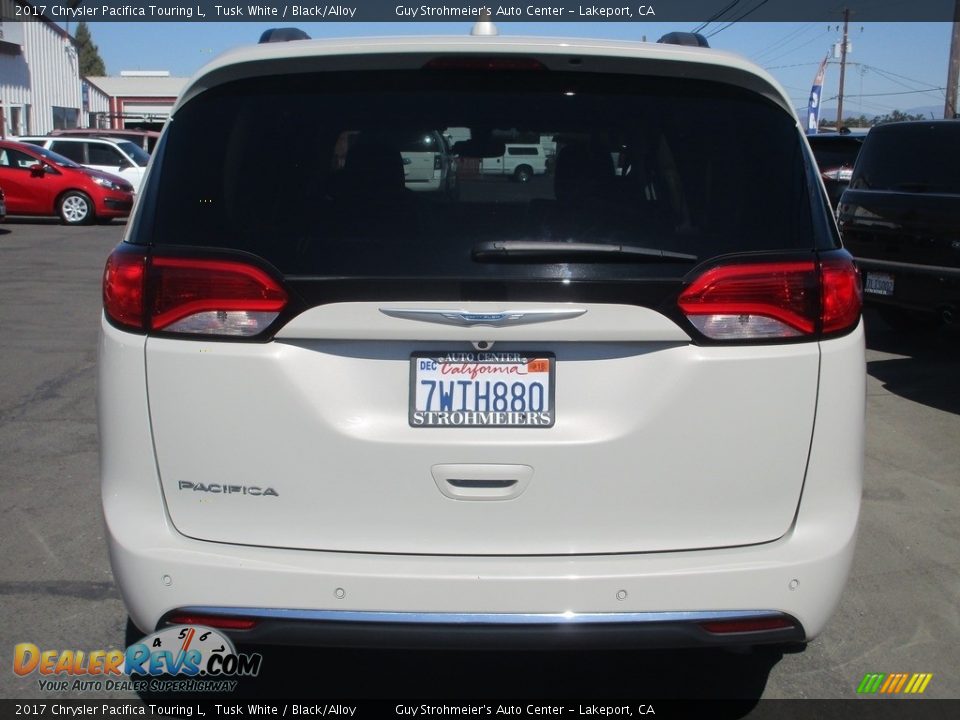2017 Chrysler Pacifica Touring L Tusk White / Black/Alloy Photo #6