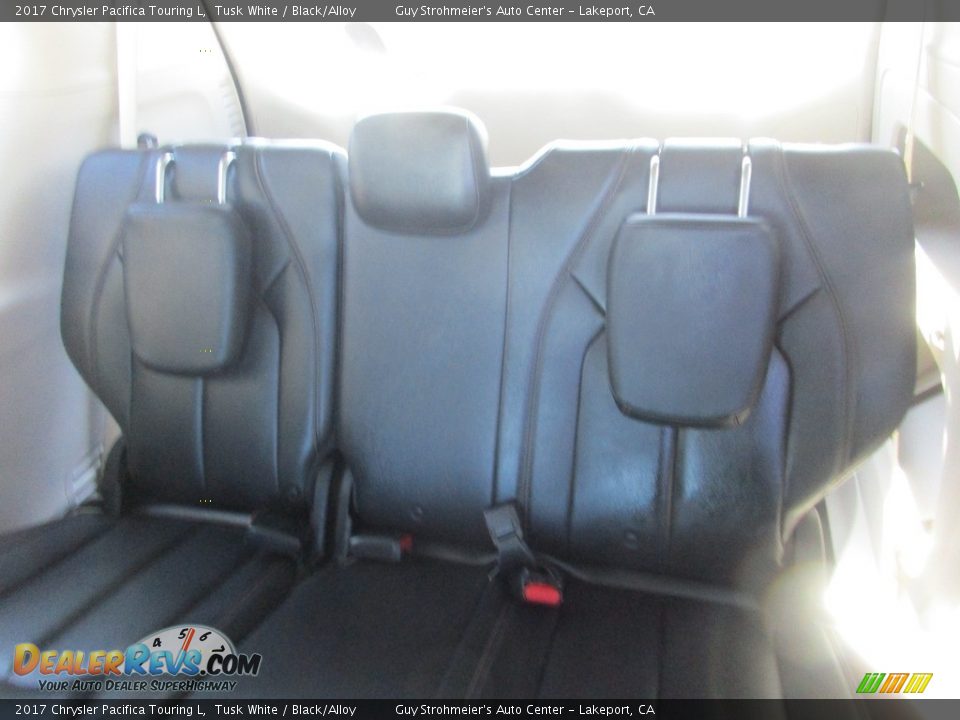 2017 Chrysler Pacifica Touring L Tusk White / Black/Alloy Photo #10