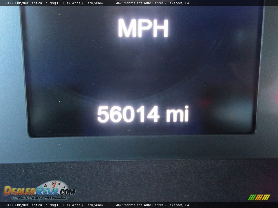 2017 Chrysler Pacifica Touring L Tusk White / Black/Alloy Photo #12