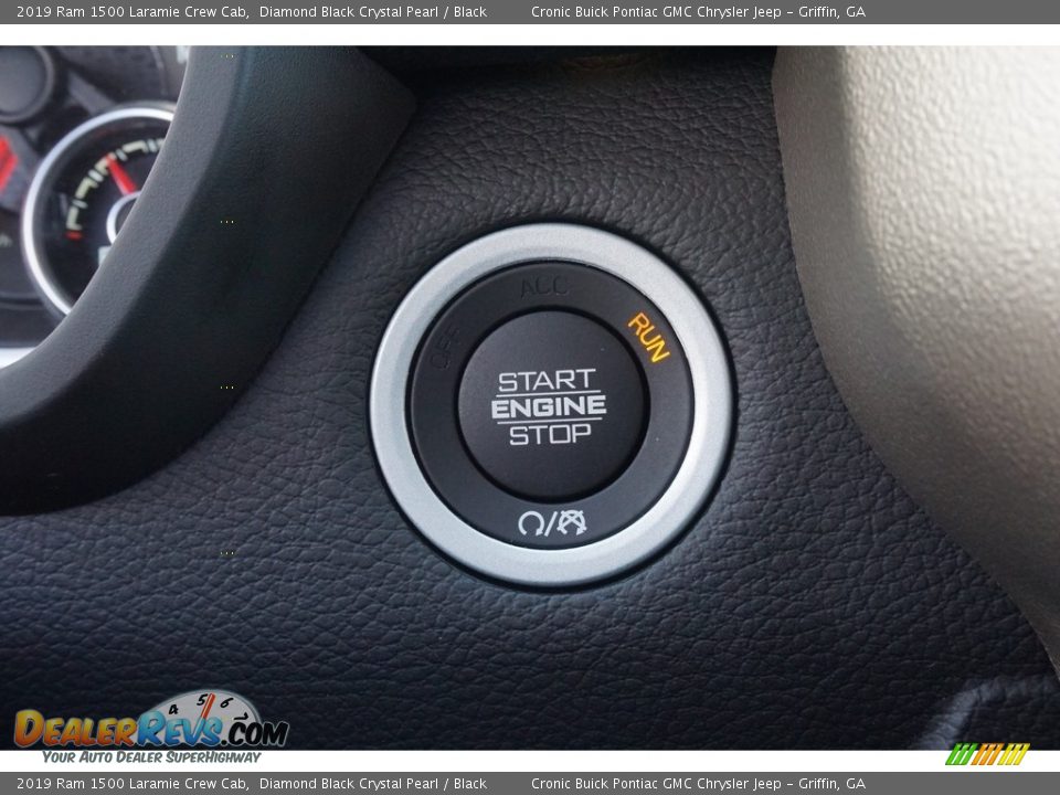 2019 Ram 1500 Laramie Crew Cab Diamond Black Crystal Pearl / Black Photo #7