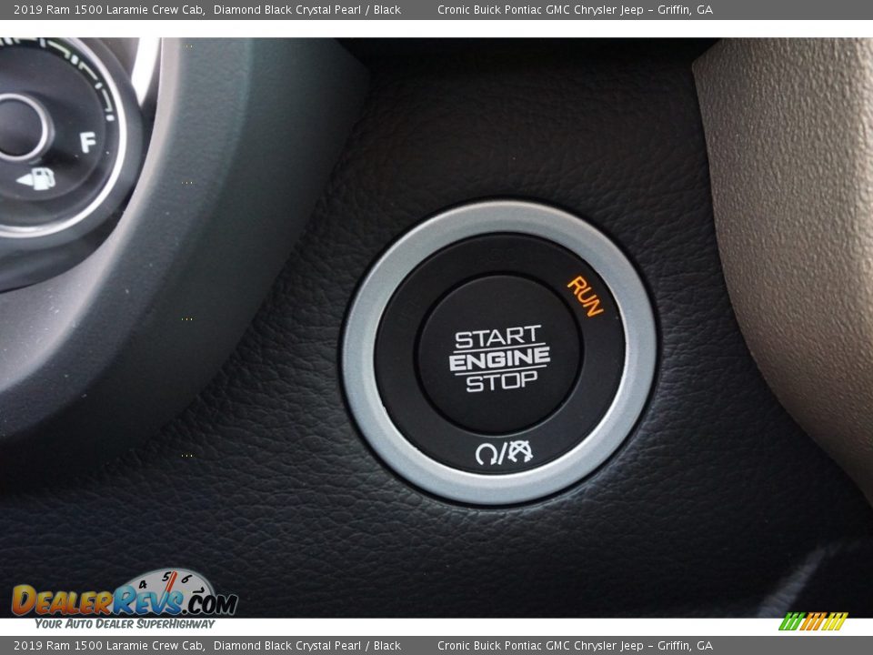2019 Ram 1500 Laramie Crew Cab Diamond Black Crystal Pearl / Black Photo #8