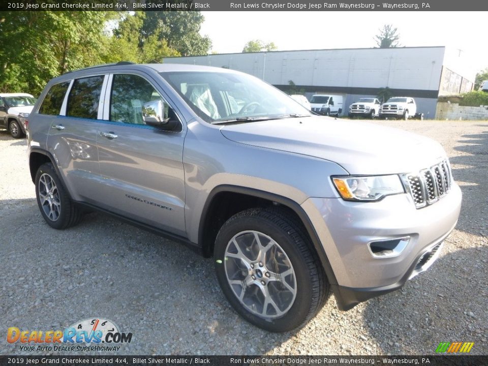 Front 3/4 View of 2019 Jeep Grand Cherokee Limited 4x4 Photo #7