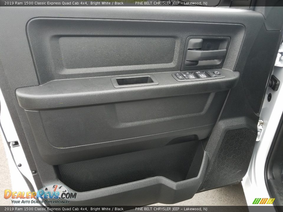 2019 Ram 1500 Classic Express Quad Cab 4x4 Bright White / Black Photo #6