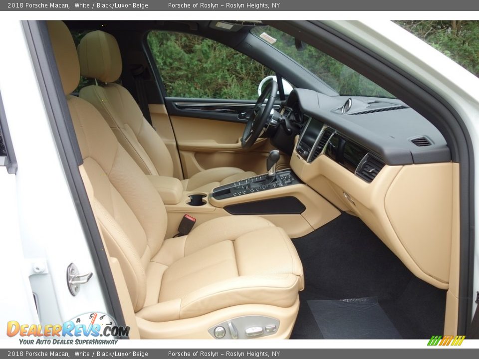 2018 Porsche Macan White / Black/Luxor Beige Photo #16