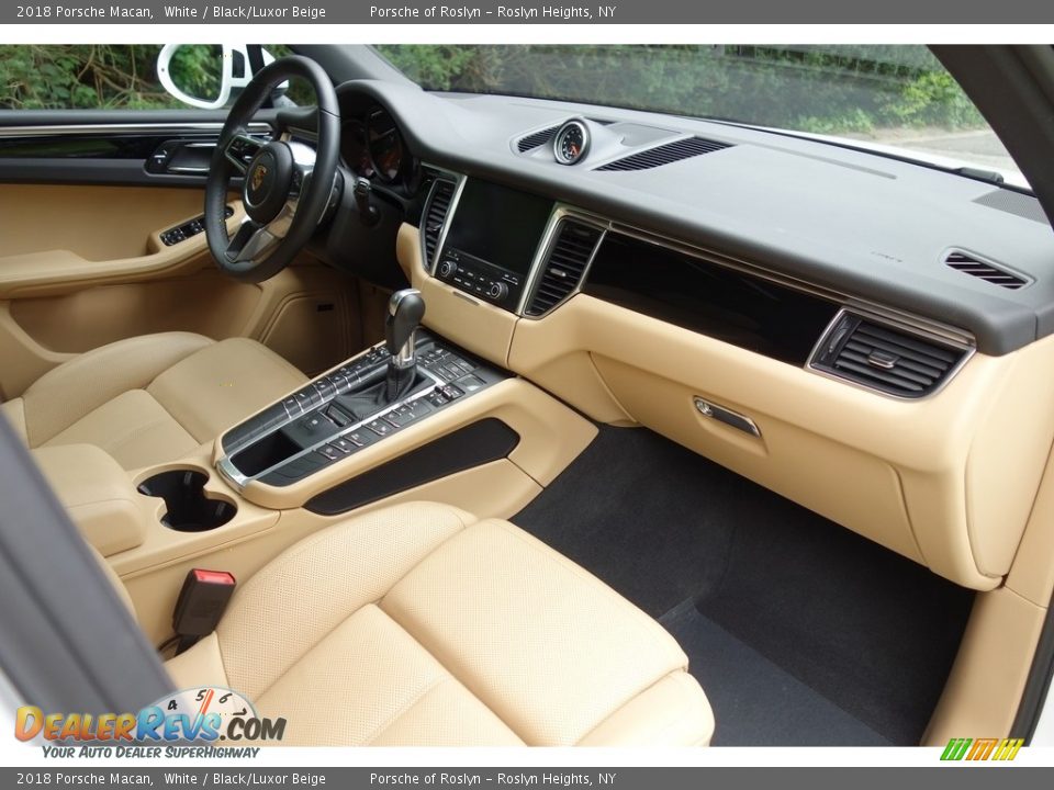 2018 Porsche Macan White / Black/Luxor Beige Photo #17