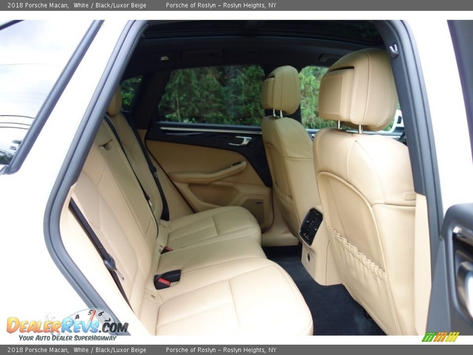 2018 Porsche Macan White / Black/Luxor Beige Photo #18