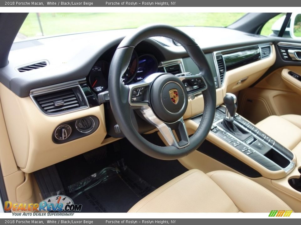 2018 Porsche Macan White / Black/Luxor Beige Photo #19