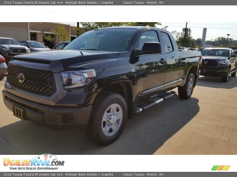 Front 3/4 View of 2019 Toyota Tundra SR Double Cab 4x4 Photo #1