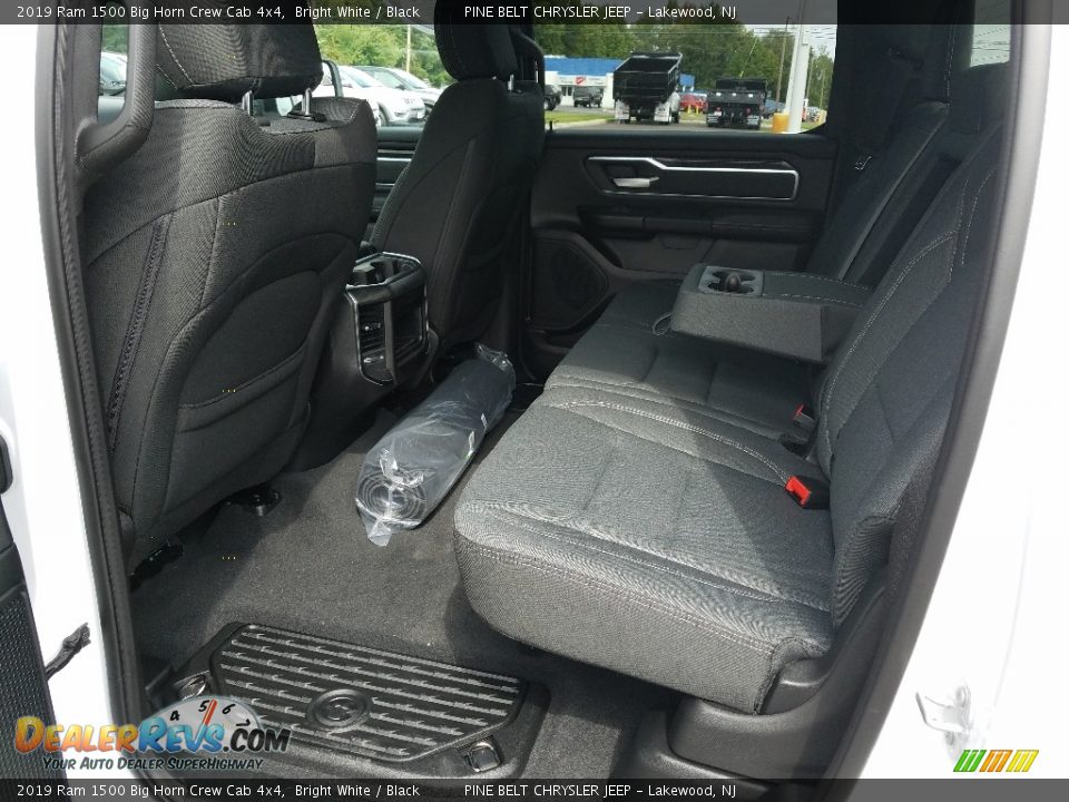 2019 Ram 1500 Big Horn Crew Cab 4x4 Bright White / Black Photo #8