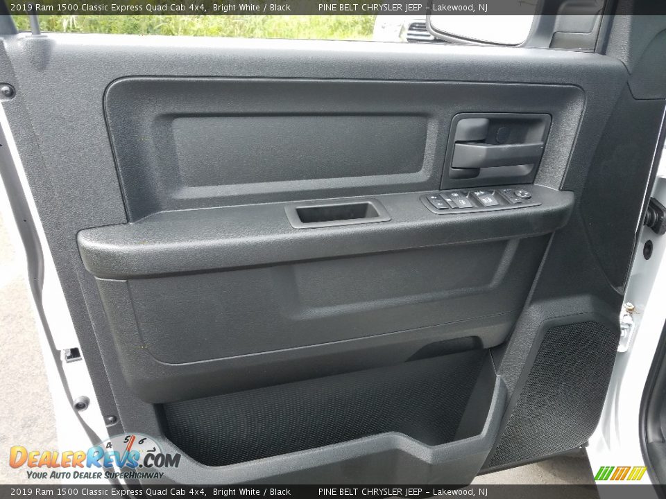 2019 Ram 1500 Classic Express Quad Cab 4x4 Bright White / Black Photo #6