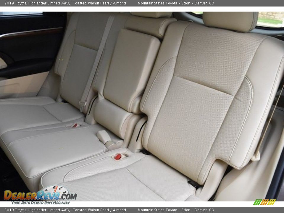 Rear Seat of 2019 Toyota Highlander Limited AWD Photo #16