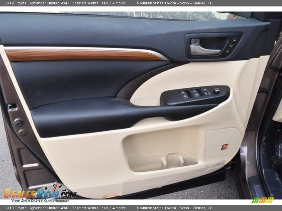 Door Panel of 2019 Toyota Highlander Limited AWD Photo #23