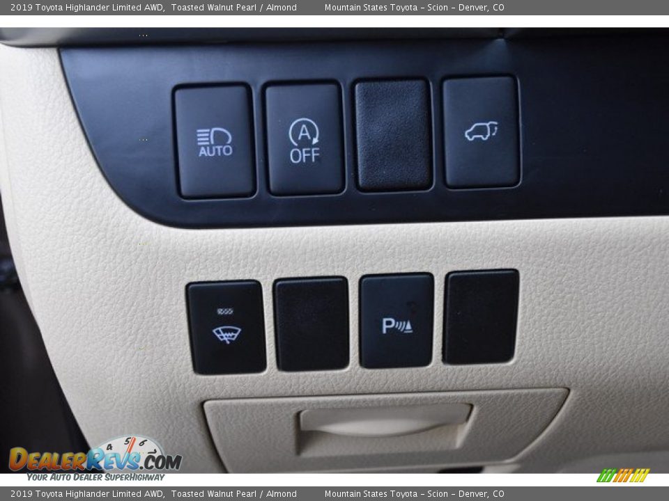 Controls of 2019 Toyota Highlander Limited AWD Photo #29