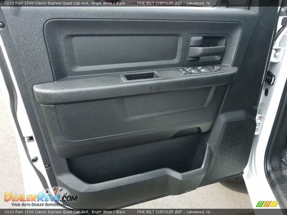 2019 Ram 1500 Classic Express Quad Cab 4x4 Bright White / Black Photo #6