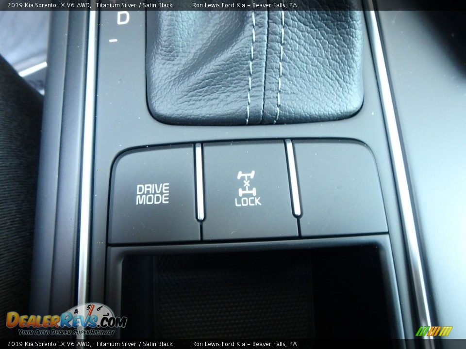 2019 Kia Sorento LX V6 AWD Titanium Silver / Satin Black Photo #18