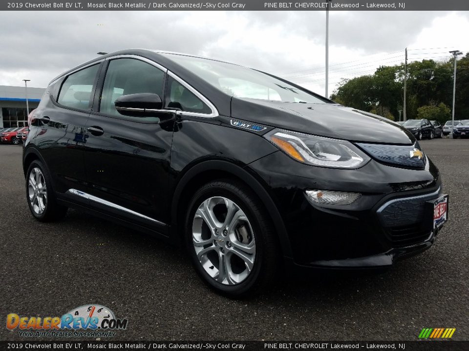 Front 3/4 View of 2019 Chevrolet Bolt EV LT Photo #2