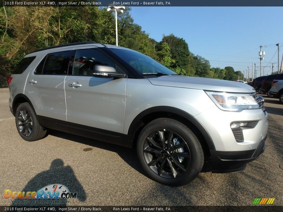 Front 3/4 View of 2018 Ford Explorer XLT 4WD Photo #8