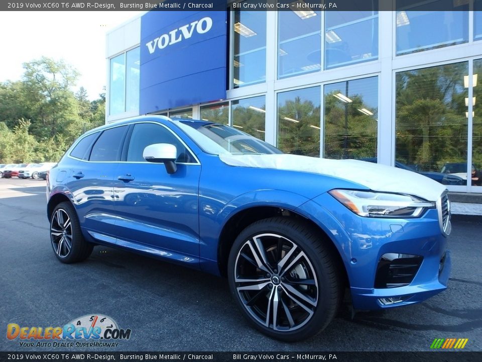 Front 3/4 View of 2019 Volvo XC60 T6 AWD R-Design Photo #1