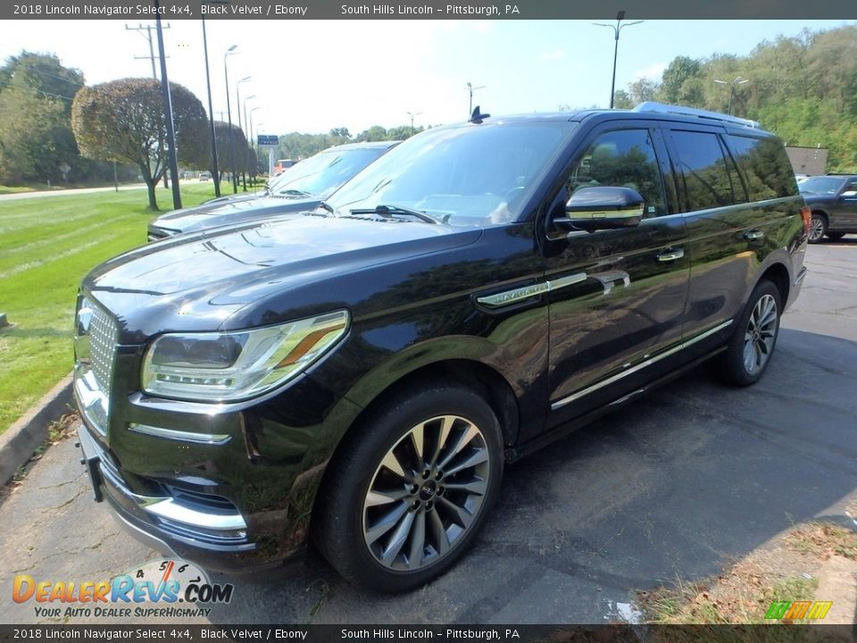 Front 3/4 View of 2018 Lincoln Navigator Select 4x4 Photo #1