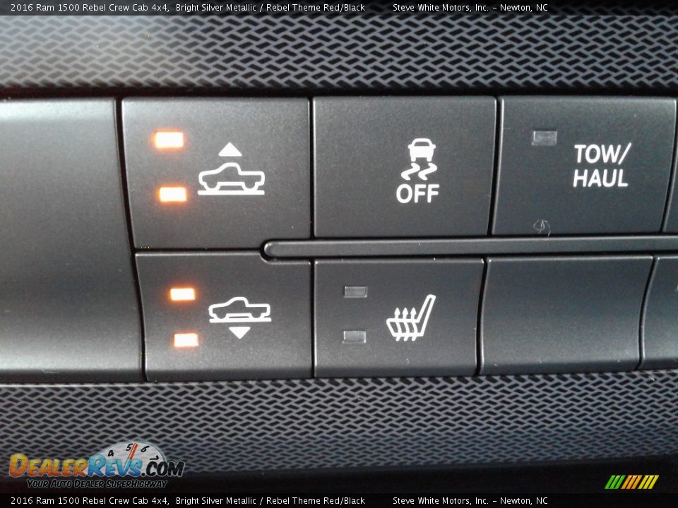 2016 Ram 1500 Rebel Crew Cab 4x4 Bright Silver Metallic / Rebel Theme Red/Black Photo #33