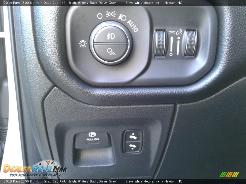 2019 Ram 1500 Big Horn Quad Cab 4x4 Bright White / Black/Diesel Gray Photo #16