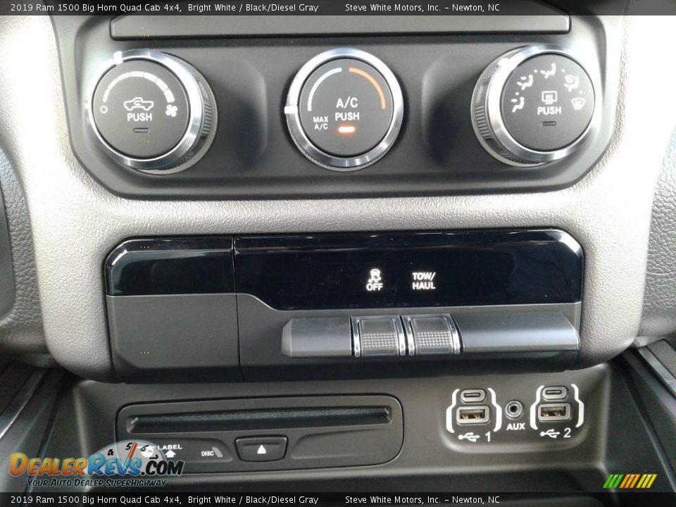 2019 Ram 1500 Big Horn Quad Cab 4x4 Bright White / Black/Diesel Gray Photo #27