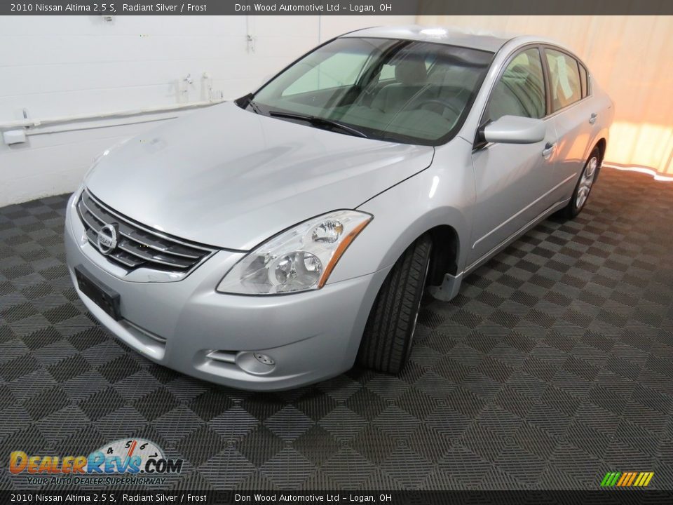 2010 Nissan Altima 2.5 S Radiant Silver / Frost Photo #6