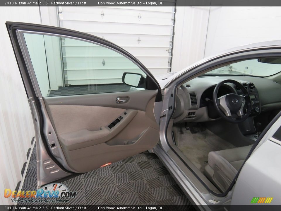 2010 Nissan Altima 2.5 S Radiant Silver / Frost Photo #17