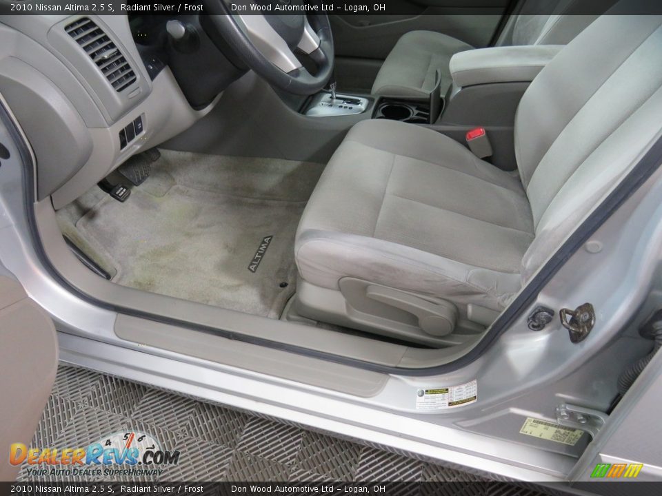 2010 Nissan Altima 2.5 S Radiant Silver / Frost Photo #18