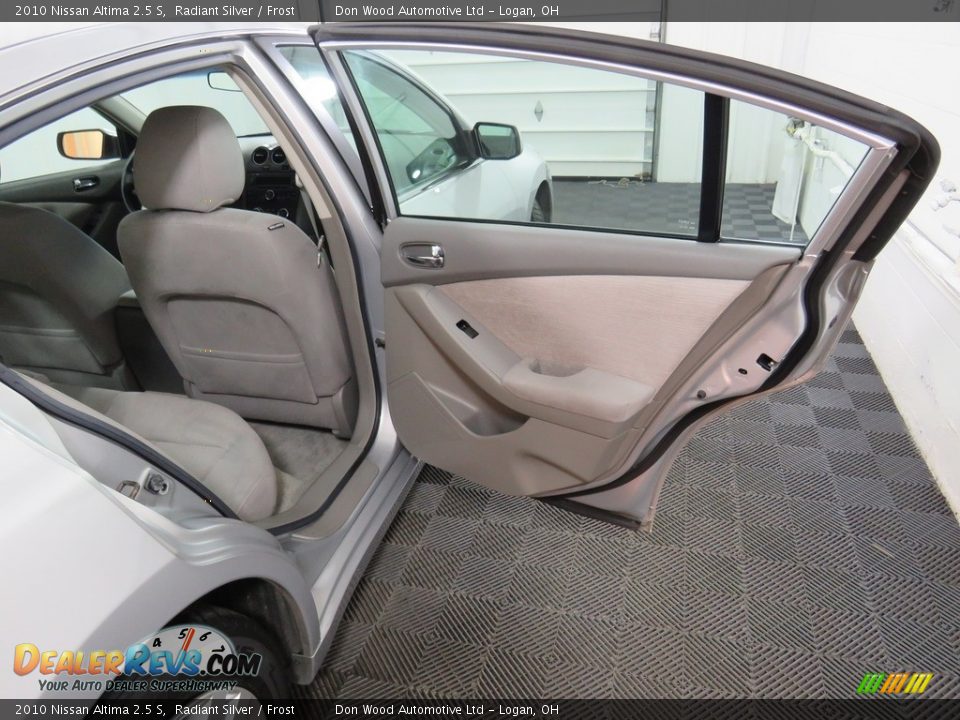 2010 Nissan Altima 2.5 S Radiant Silver / Frost Photo #22