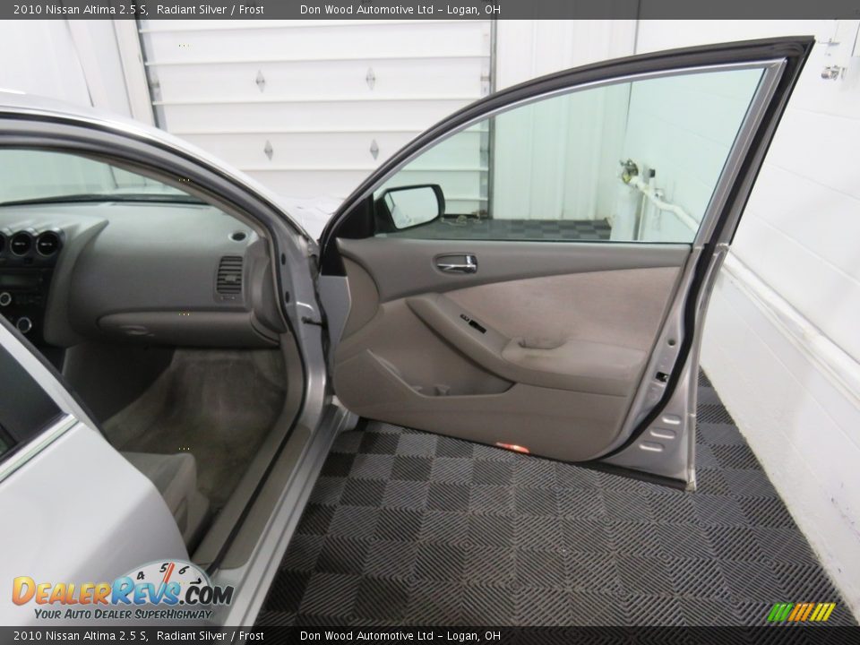 2010 Nissan Altima 2.5 S Radiant Silver / Frost Photo #24