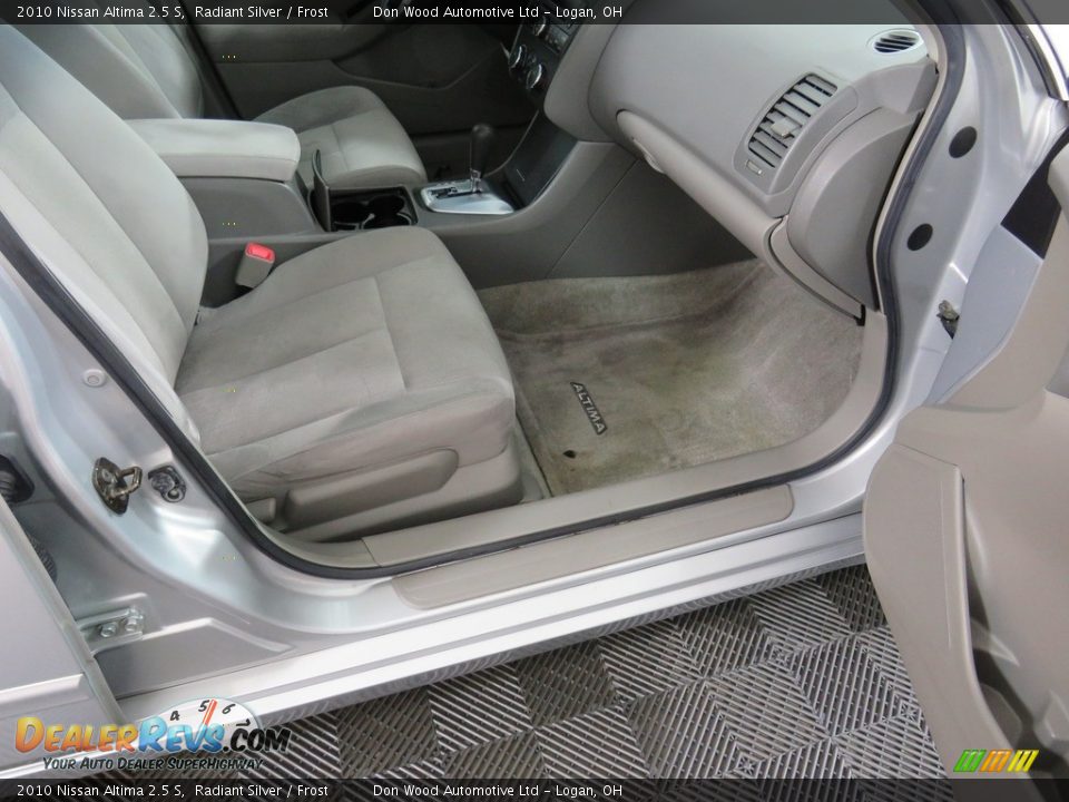 2010 Nissan Altima 2.5 S Radiant Silver / Frost Photo #25