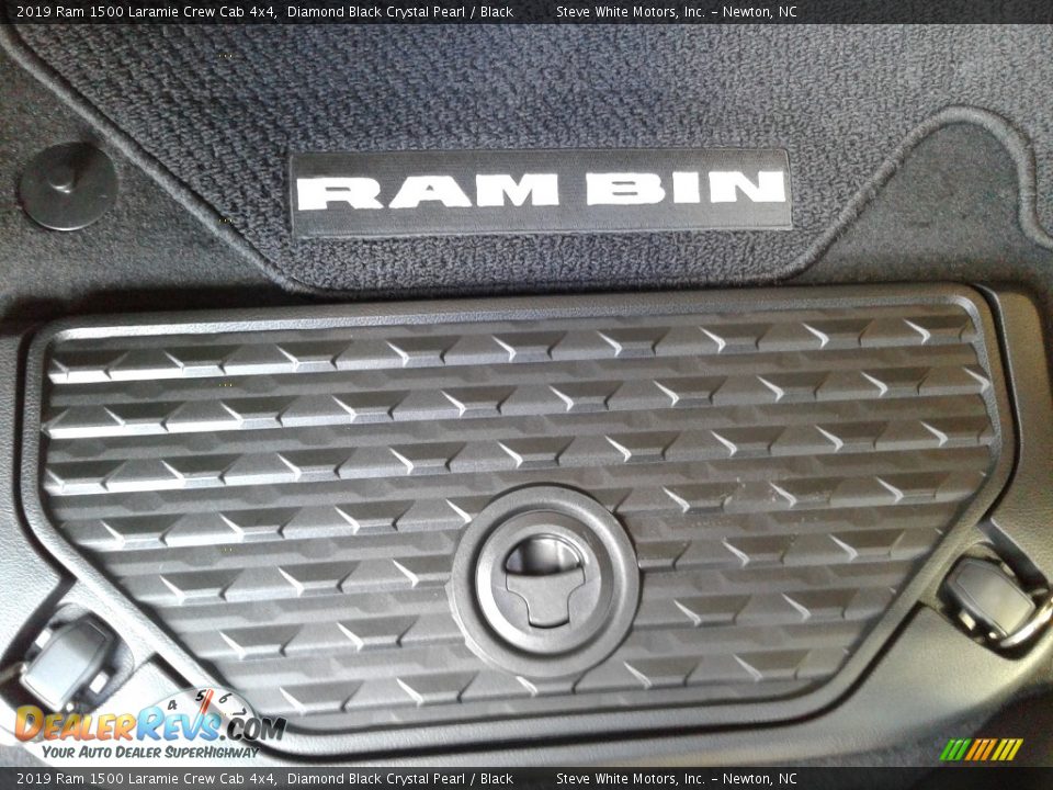2019 Ram 1500 Laramie Crew Cab 4x4 Diamond Black Crystal Pearl / Black Photo #12