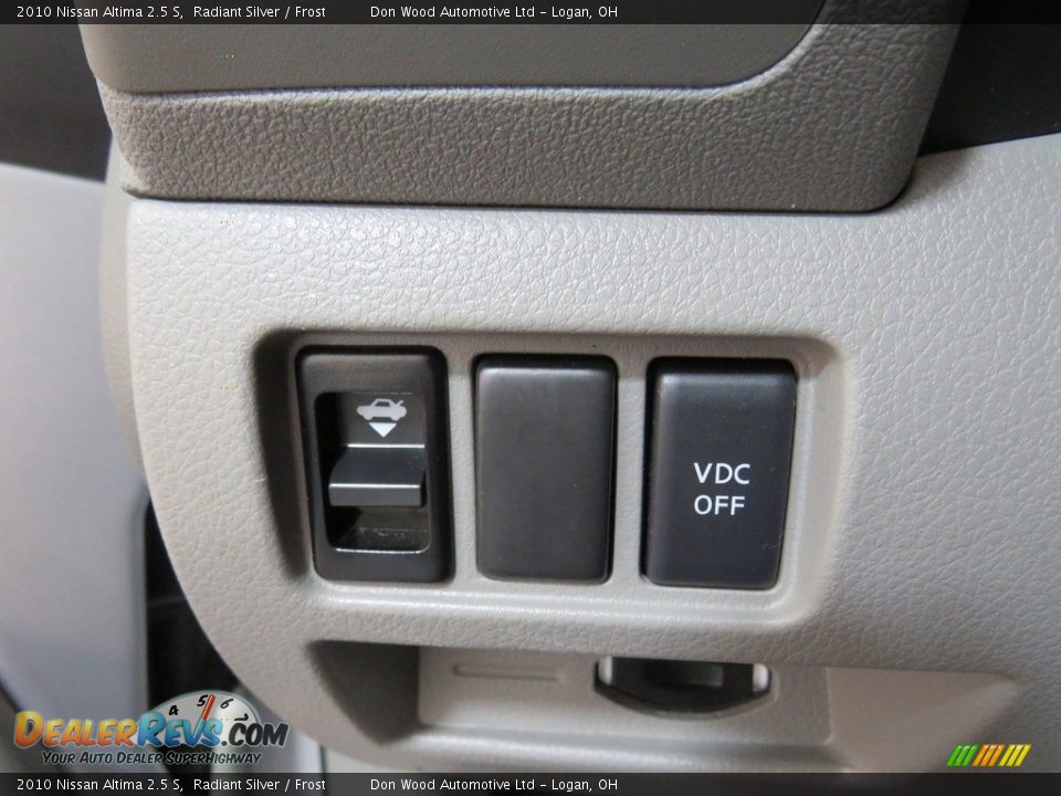 2010 Nissan Altima 2.5 S Radiant Silver / Frost Photo #36