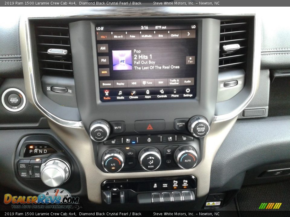 2019 Ram 1500 Laramie Crew Cab 4x4 Diamond Black Crystal Pearl / Black Photo #22