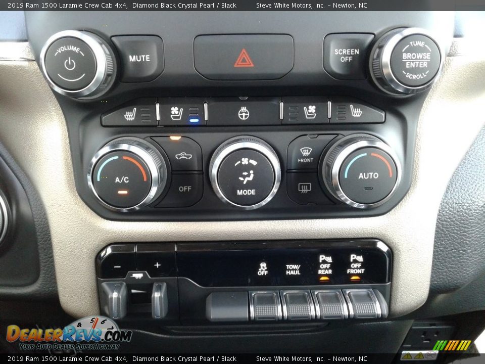 2019 Ram 1500 Laramie Crew Cab 4x4 Diamond Black Crystal Pearl / Black Photo #31