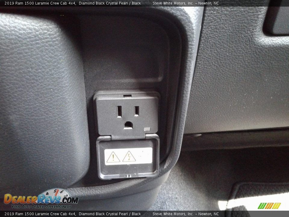 2019 Ram 1500 Laramie Crew Cab 4x4 Diamond Black Crystal Pearl / Black Photo #32