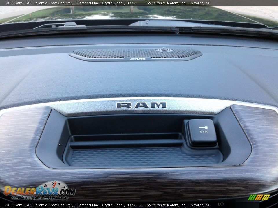 2019 Ram 1500 Laramie Crew Cab 4x4 Diamond Black Crystal Pearl / Black Photo #33