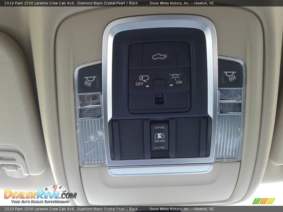 2019 Ram 1500 Laramie Crew Cab 4x4 Diamond Black Crystal Pearl / Black Photo #34