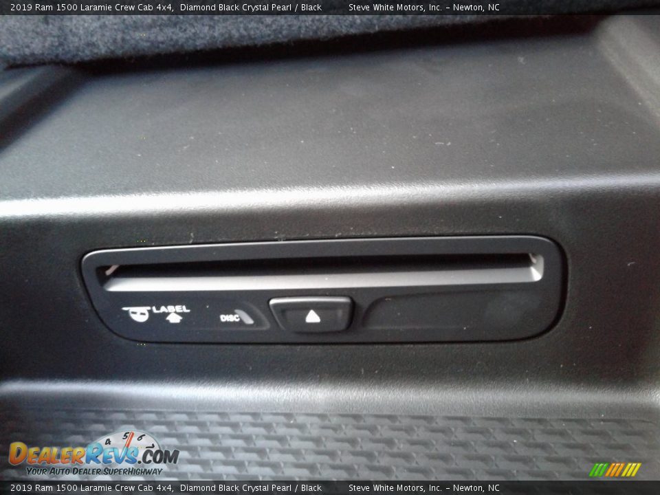 2019 Ram 1500 Laramie Crew Cab 4x4 Diamond Black Crystal Pearl / Black Photo #35