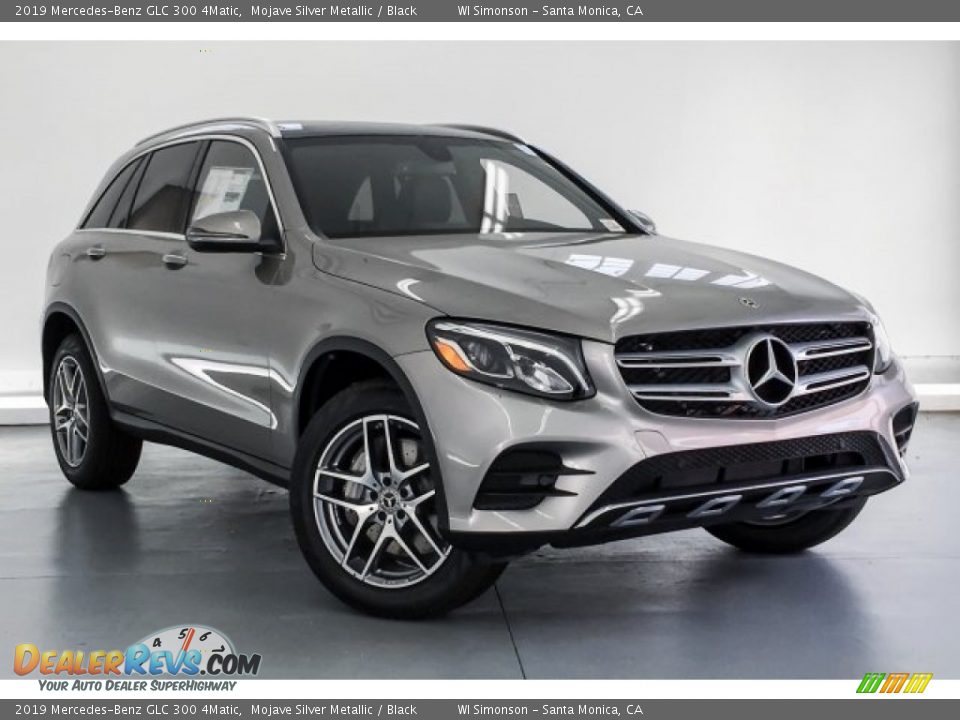 Front 3/4 View of 2019 Mercedes-Benz GLC 300 4Matic Photo #12