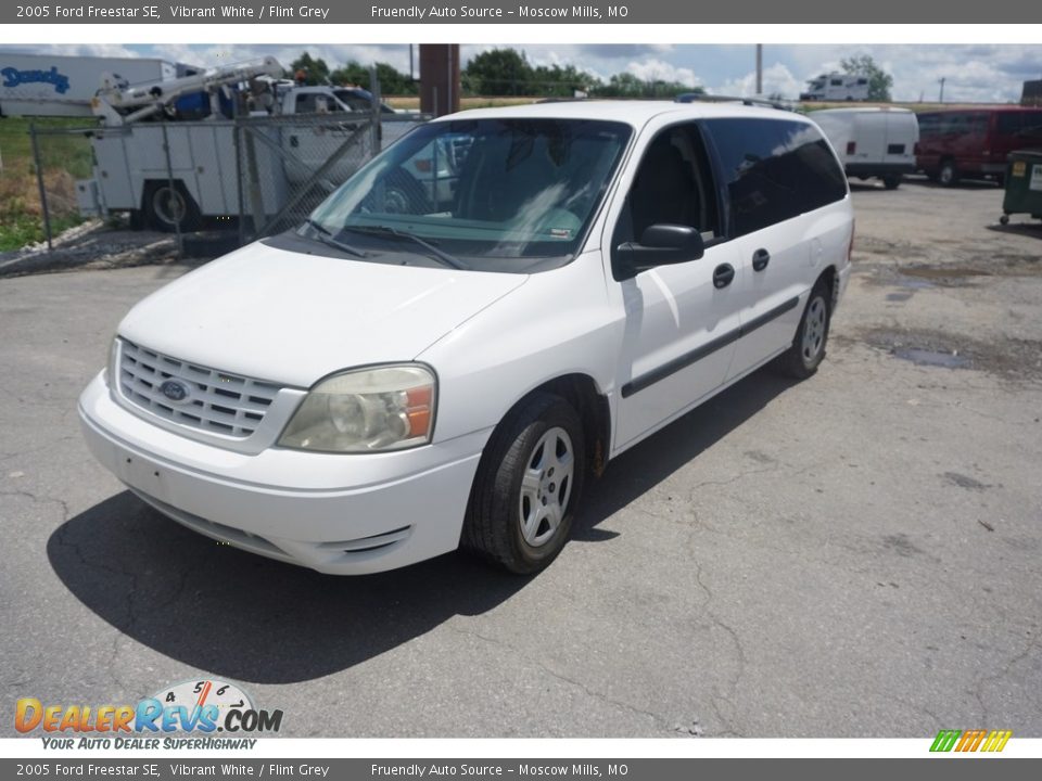 2005 Ford Freestar SE Vibrant White / Flint Grey Photo #2