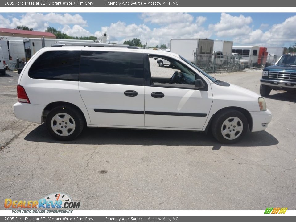 2005 Ford Freestar SE Vibrant White / Flint Grey Photo #7