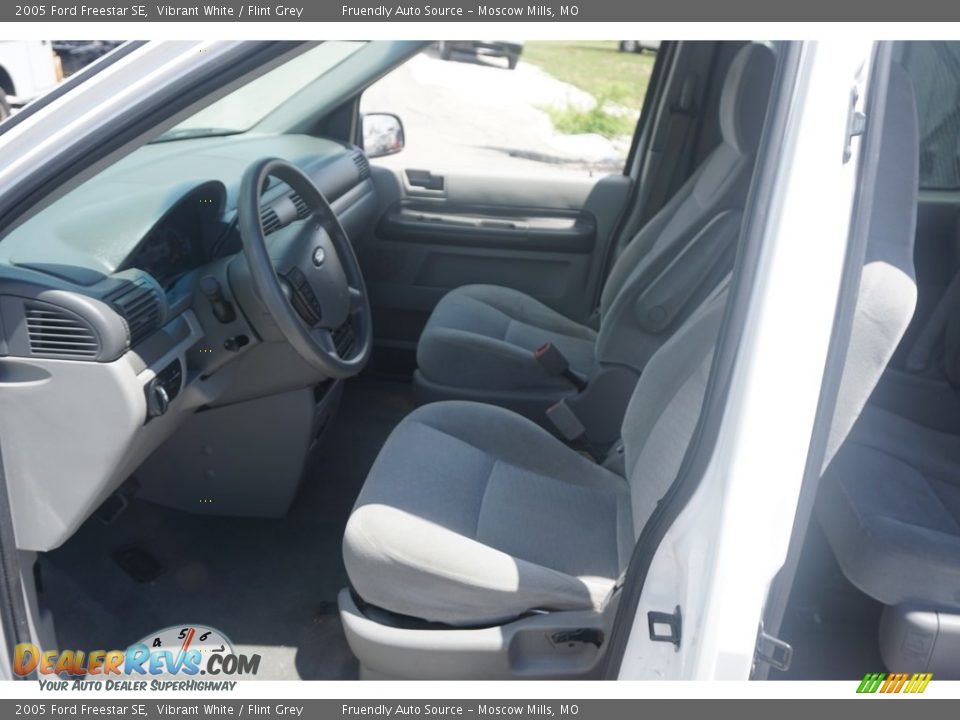 2005 Ford Freestar SE Vibrant White / Flint Grey Photo #8