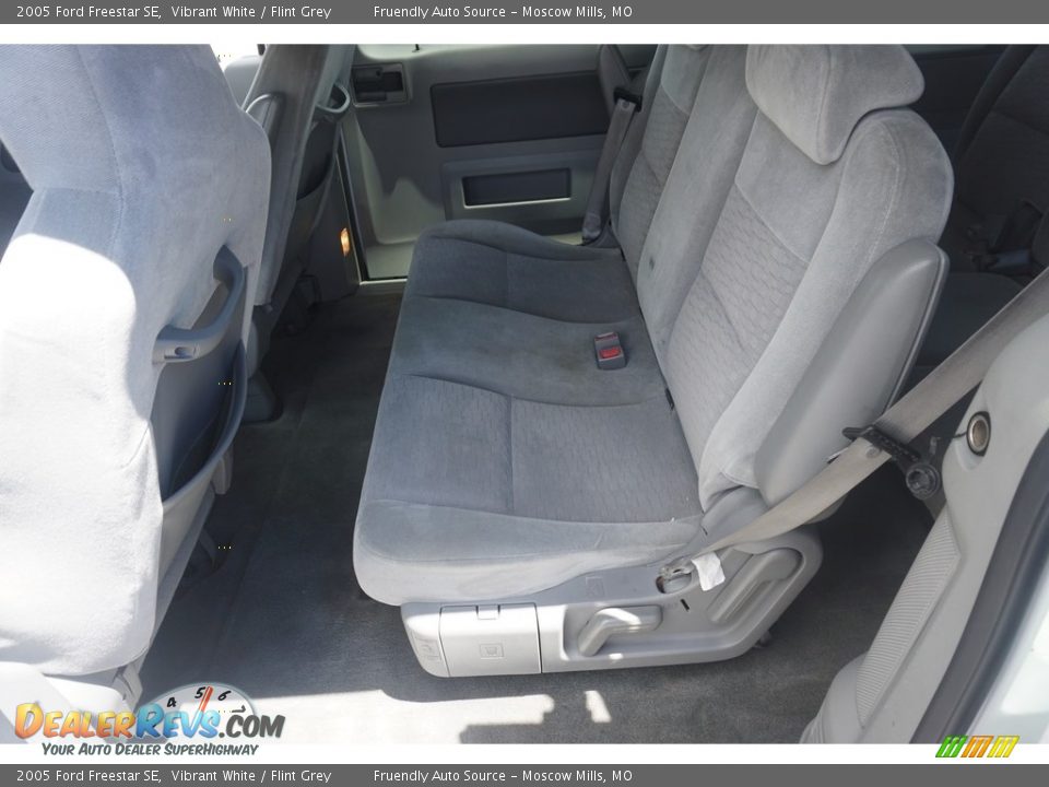 2005 Ford Freestar SE Vibrant White / Flint Grey Photo #9