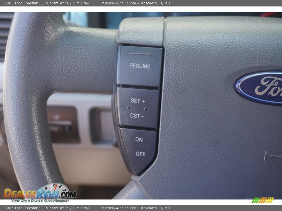 2005 Ford Freestar SE Vibrant White / Flint Grey Photo #14