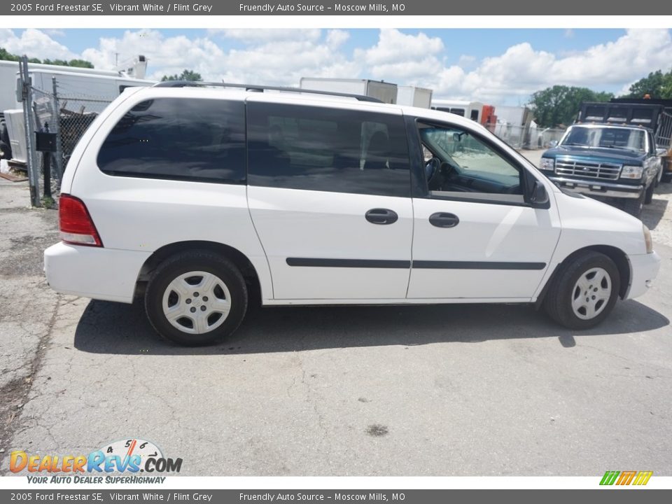 2005 Ford Freestar SE Vibrant White / Flint Grey Photo #15